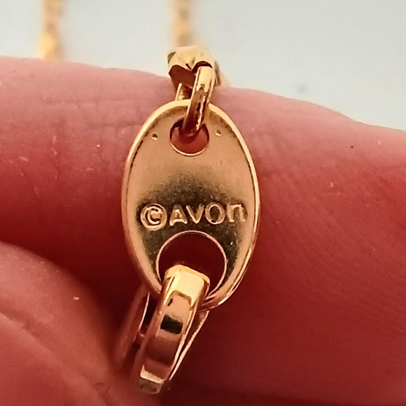 Vintage Avon Faceted Ruby Red Beaded And Gold Tone Necklace - Picture 5 of 6